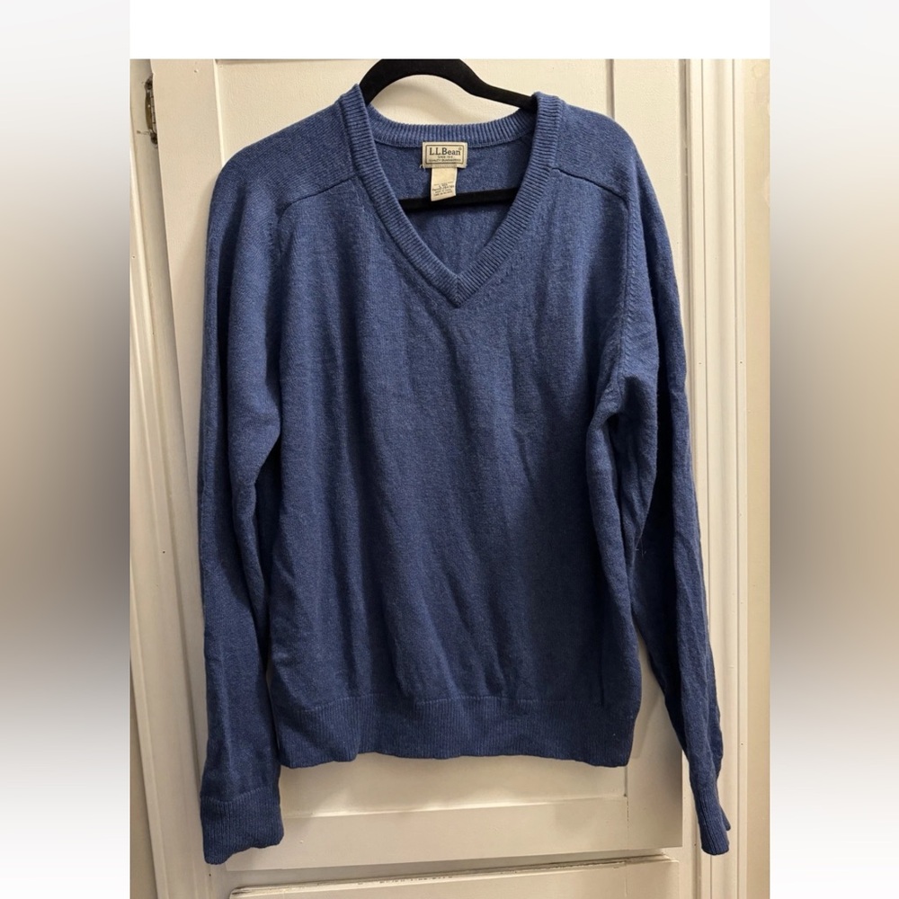 L.L. Bean Pure New Lambswool V Neck Pulover Sweater Men's Large EUC